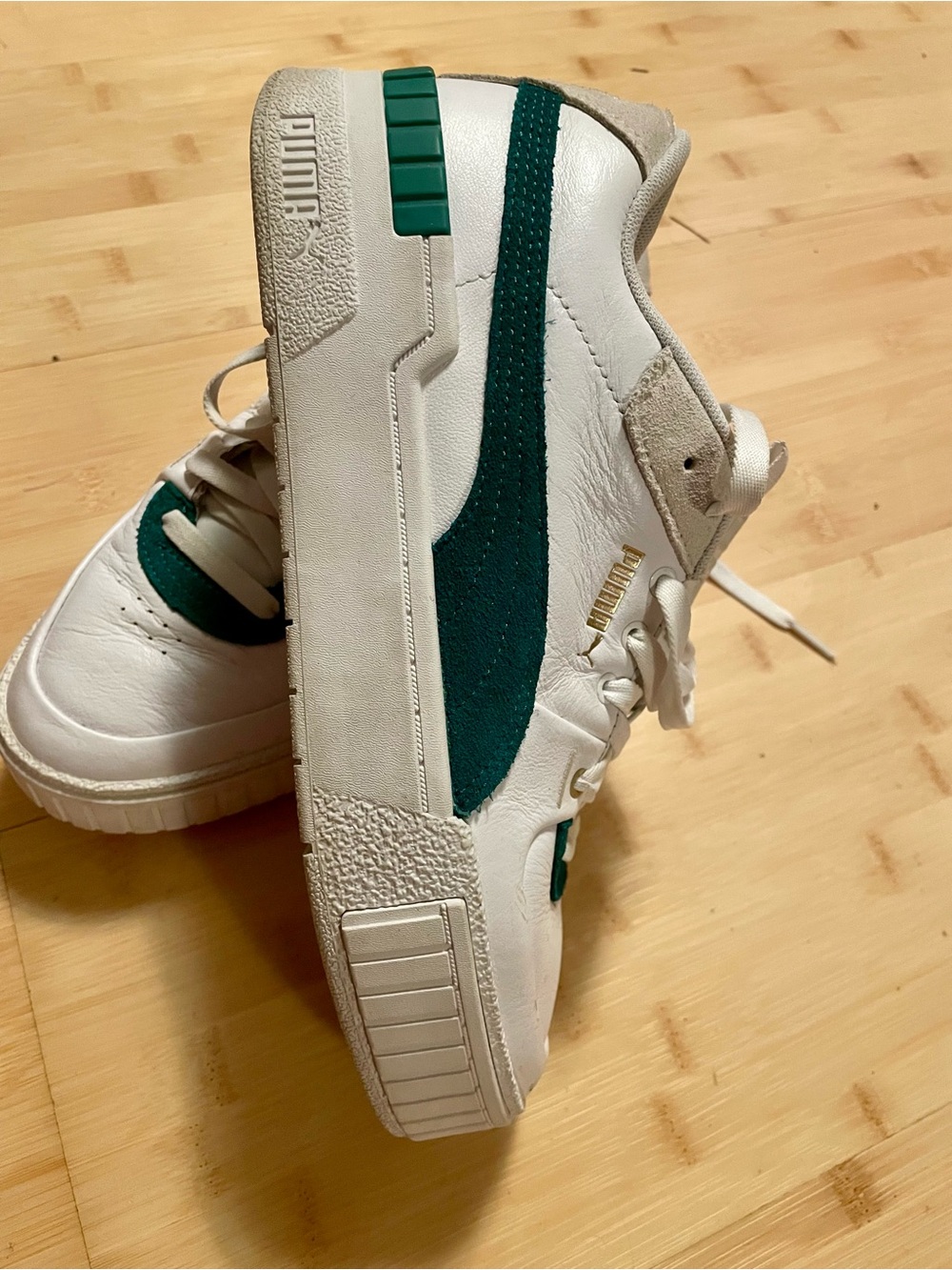 Puma White Leather Sneakers with Green Suede stripe women’s 9.5